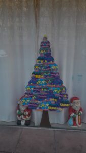 Le sapin de boules coloriées